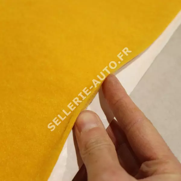 ROULEAU DE MOQUETTE ACOUSTIQUE ADHESIVE JAUNE